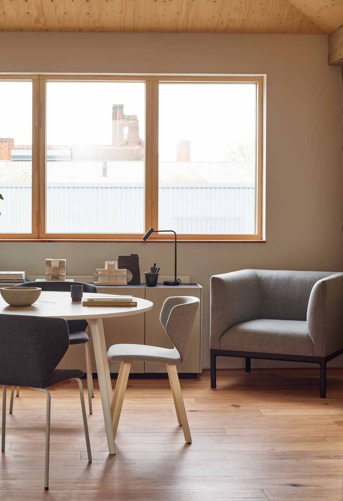 Pearson Lloyd Edge Chair Portrait 02