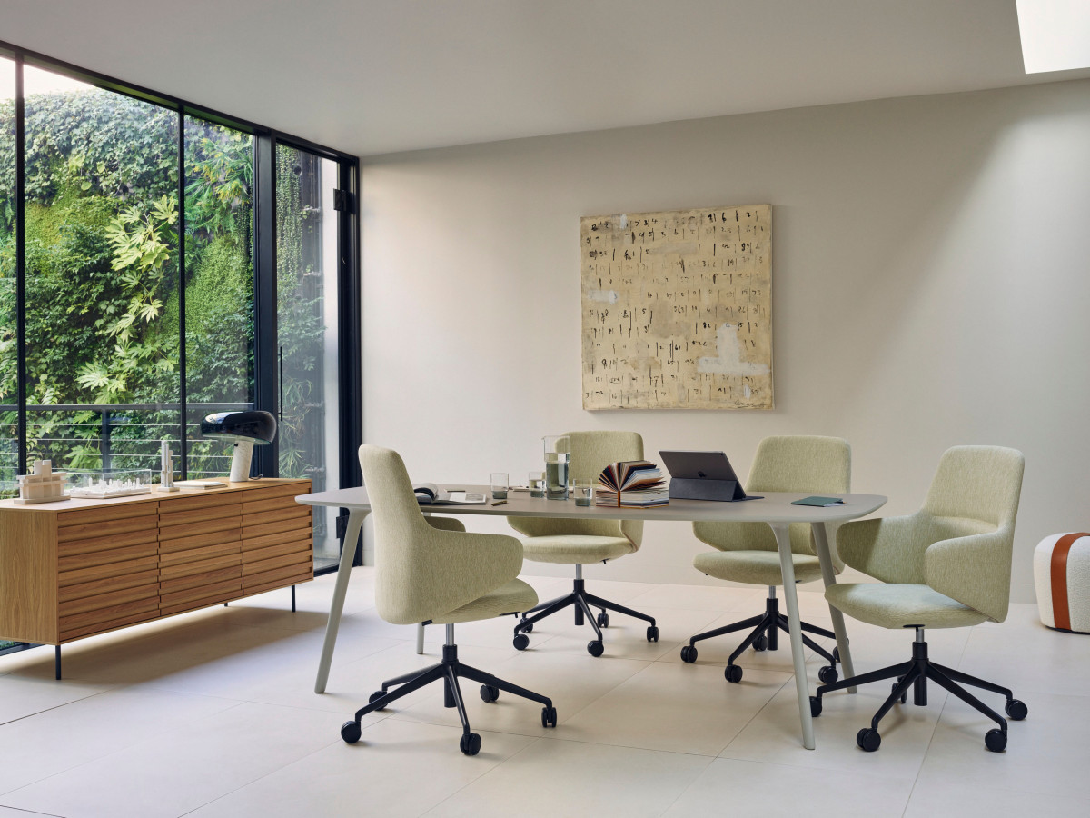 STR013 Stripe cabinet 3 door 01