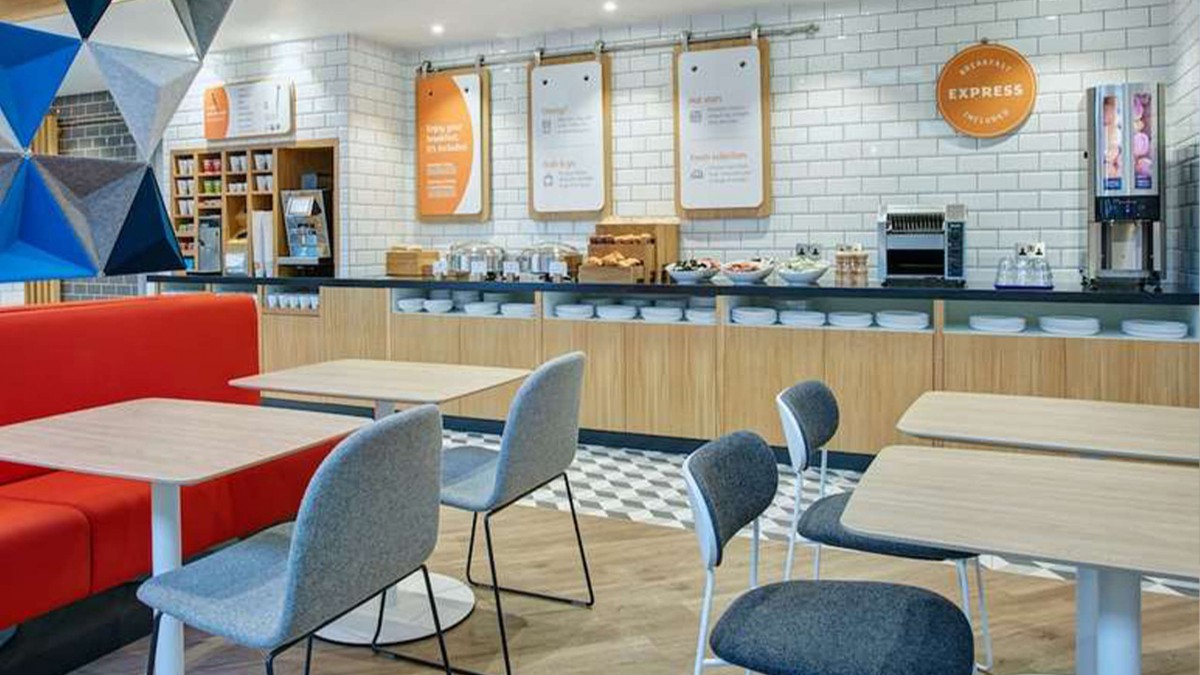 Holiday Inn Express 13