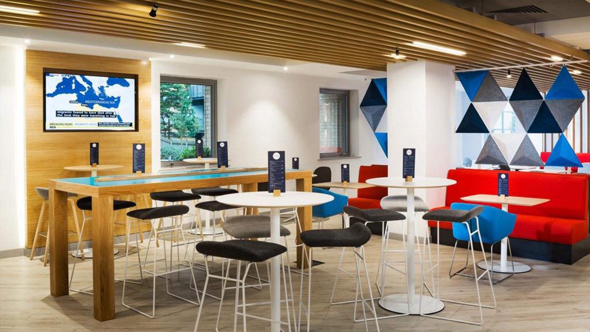 Holiday Inn Express 8