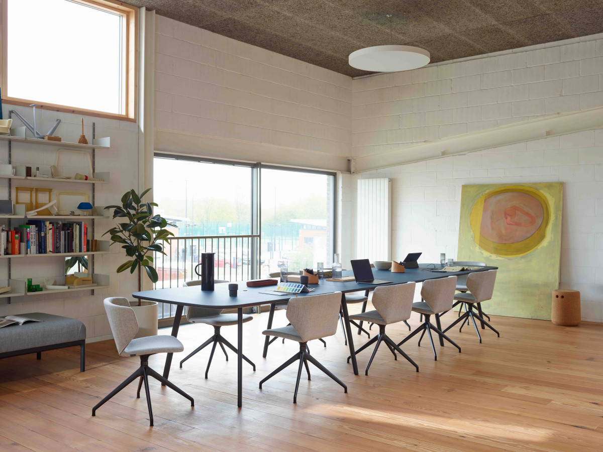 Modus Mix table MIX332 Soft rectangle 5200 x 1400mm 01