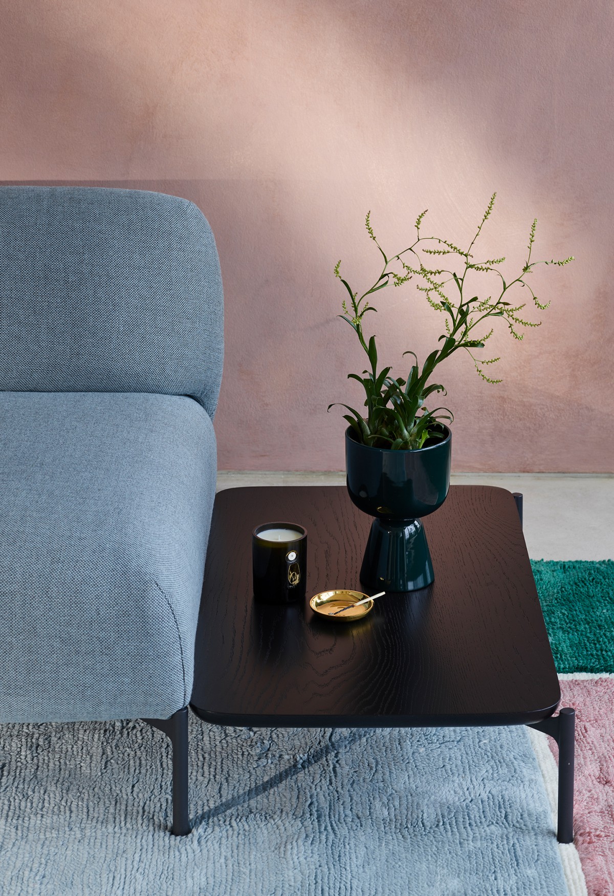 Panda Sofa with table Portrait 01