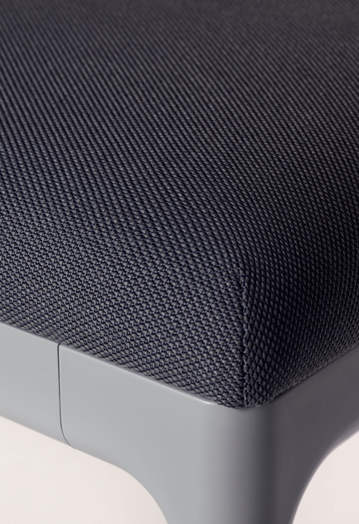 Pearson Lloyd Edge Bench Portrait 05