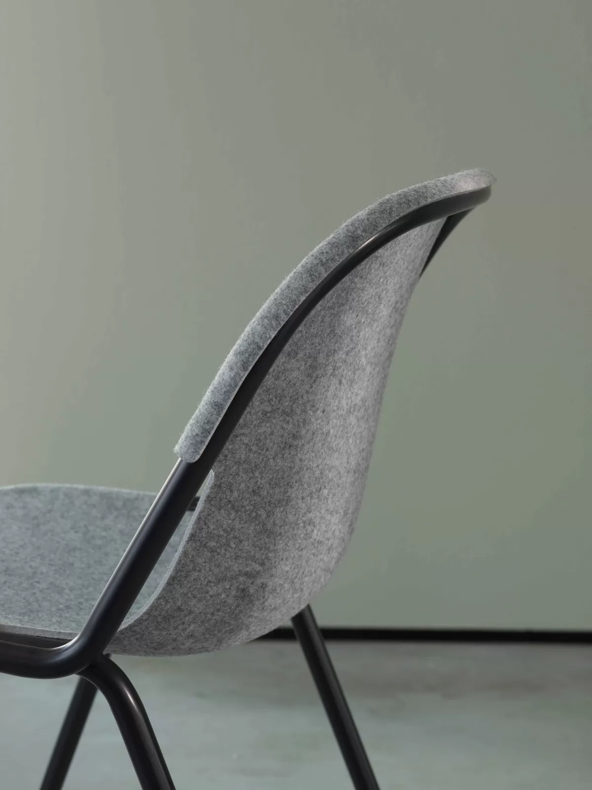 RIC001 Richard chair Light felt 2 v3